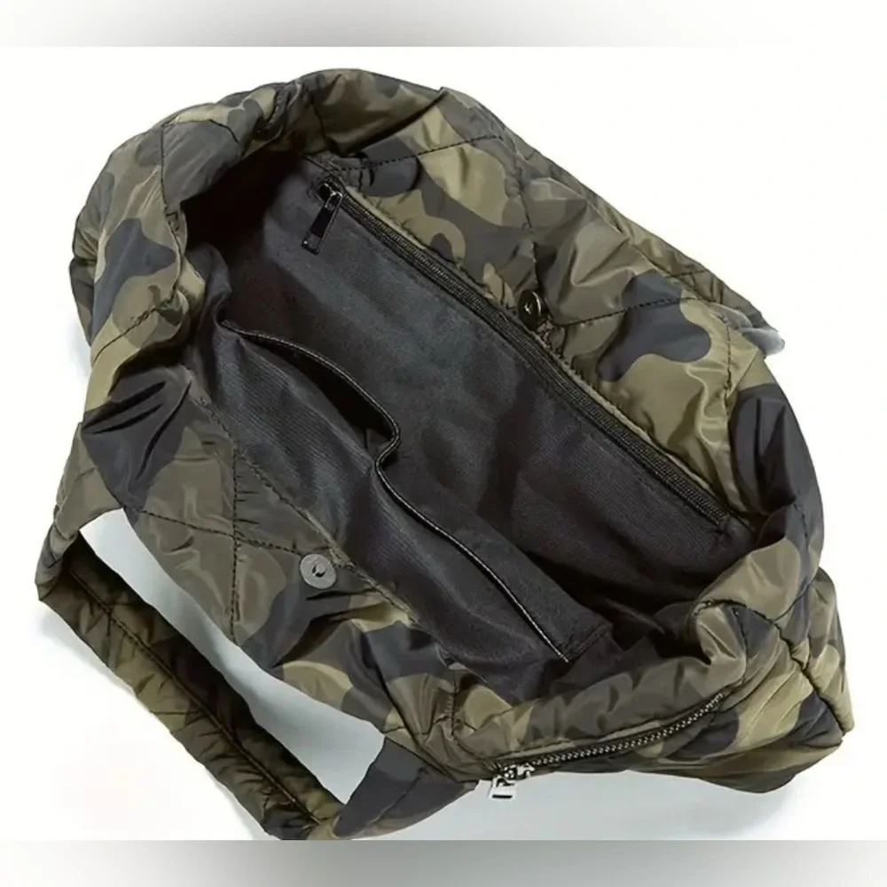Camouflage Padded Tote Bag, Large Capacity Shoulder Bag, & pouch set NWT - Picture 4 of 7